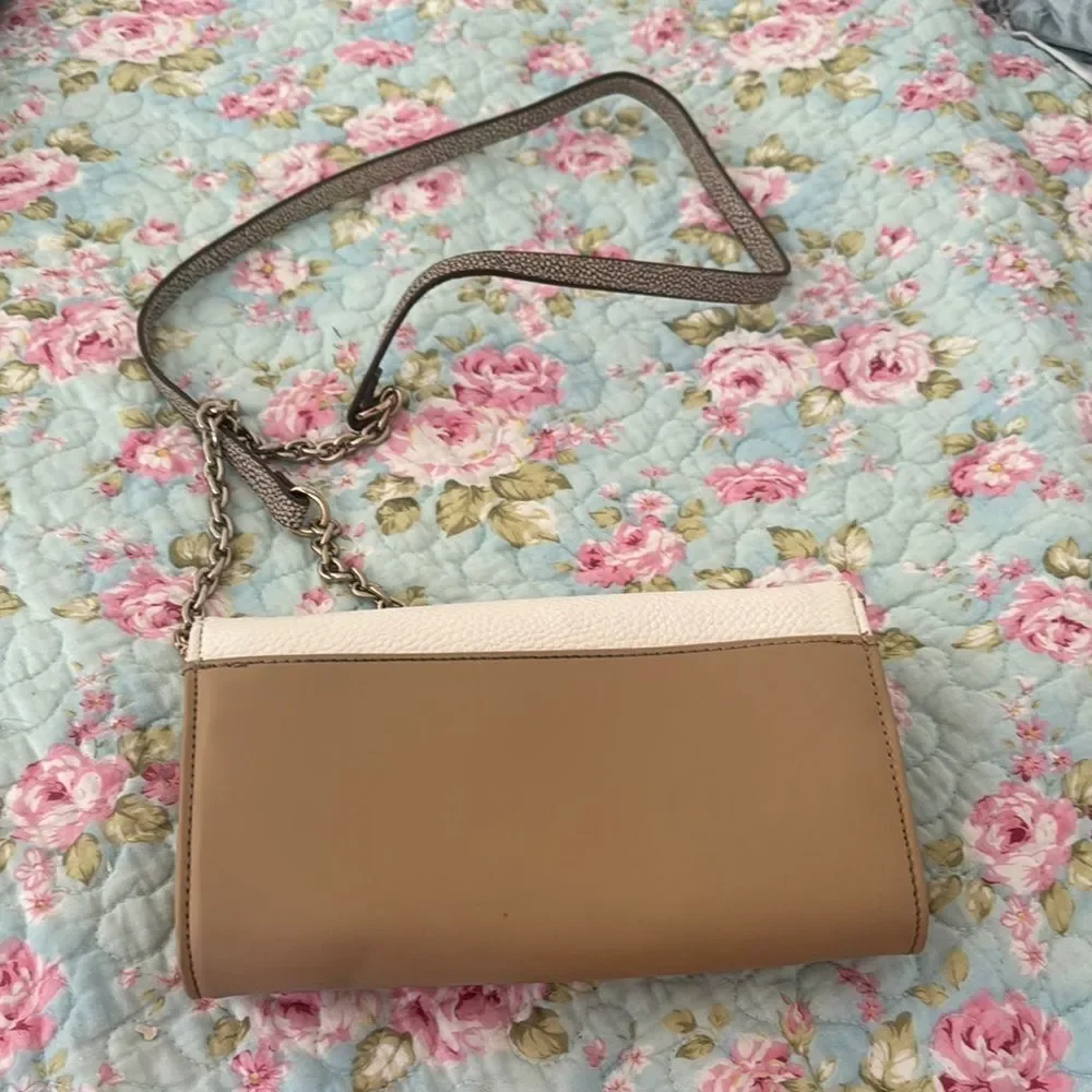 *Ivanka Trump* Classic Tan & Beige Cream Crossbody Handbag Purse EUC Gold Chain - Picture 4 of 8